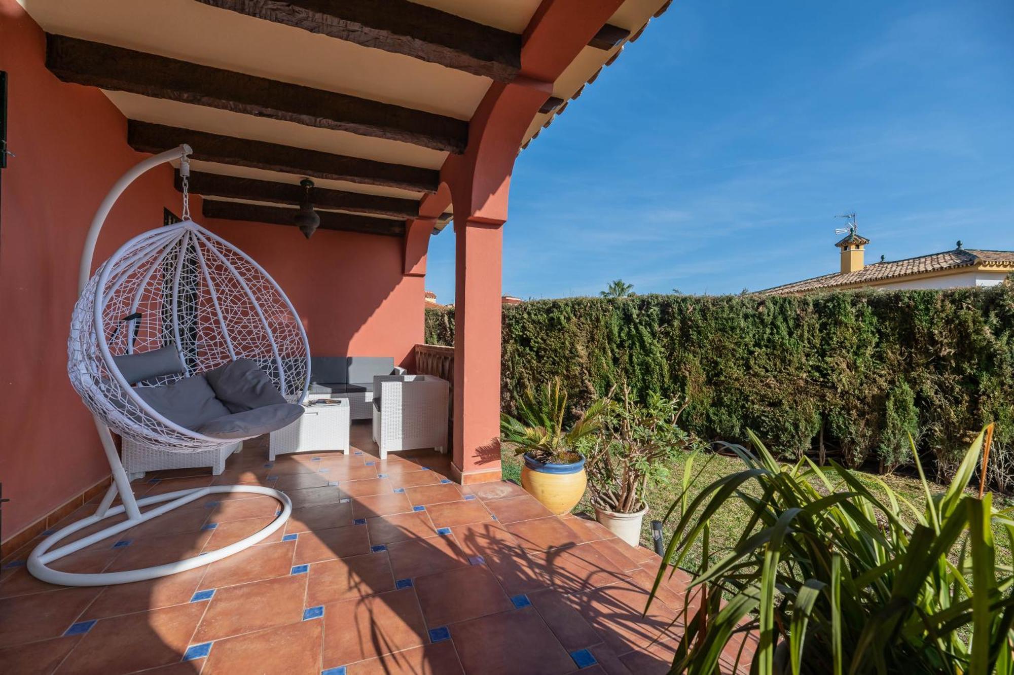 Classic 5 Bdrm Andalucian W Pool & Sea View Apartment
