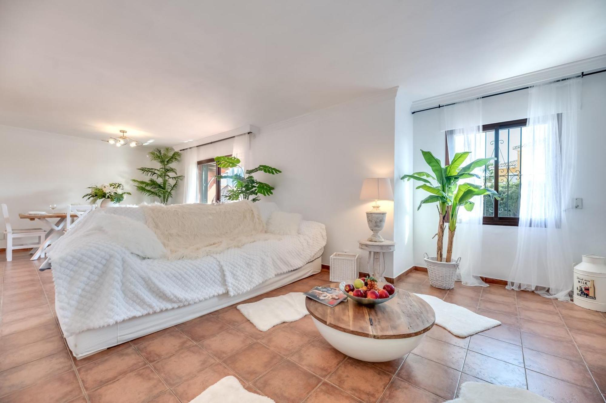 Classic 5 Bdrm Andalucian W Pool & Sea View