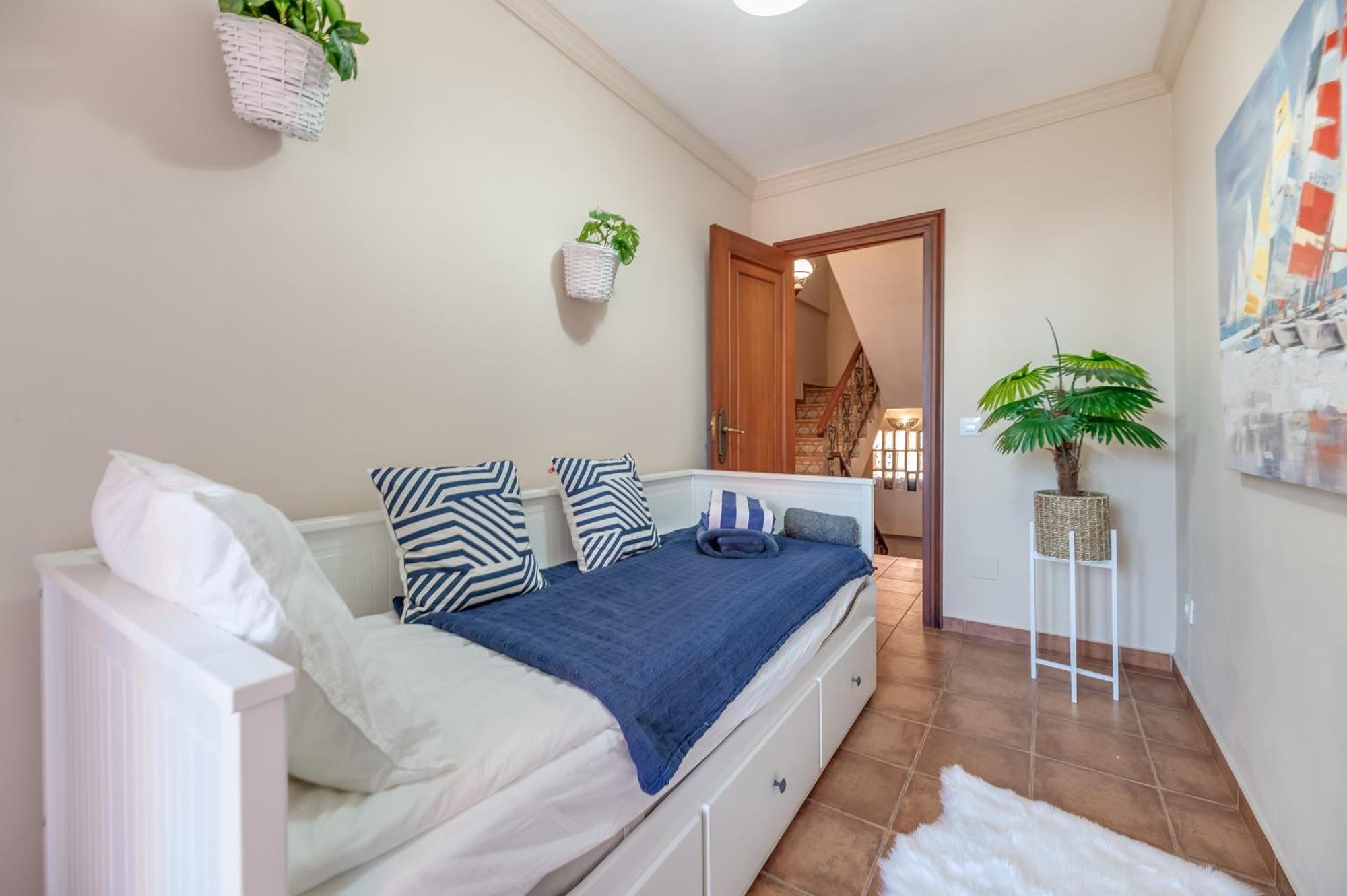 Classic 5 Bdrm Andalucian W Pool & Sea View * Marbella