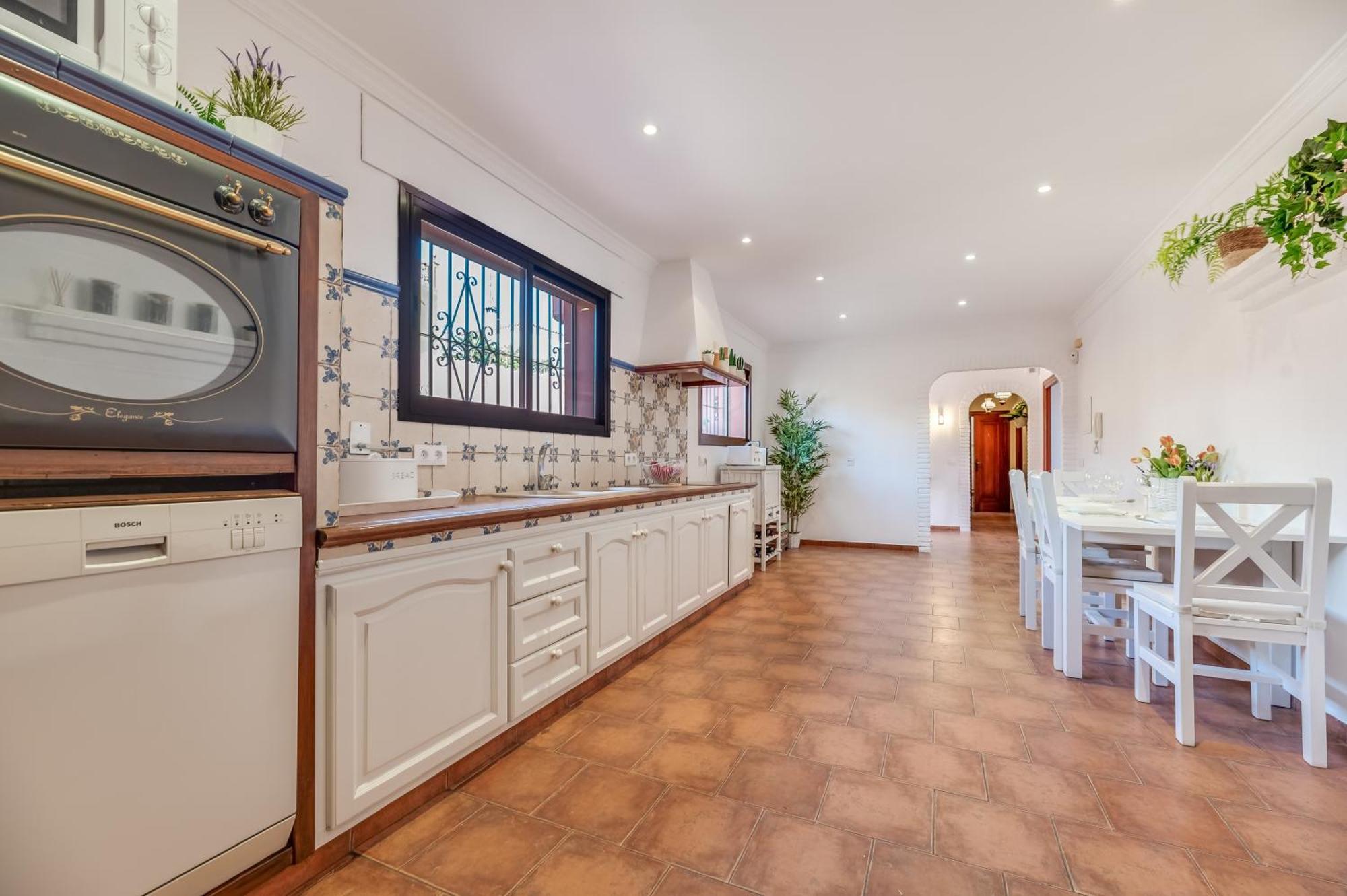 Apartment Classic 5 Bdrm Andalucian W Pool & Sea View Marbella
