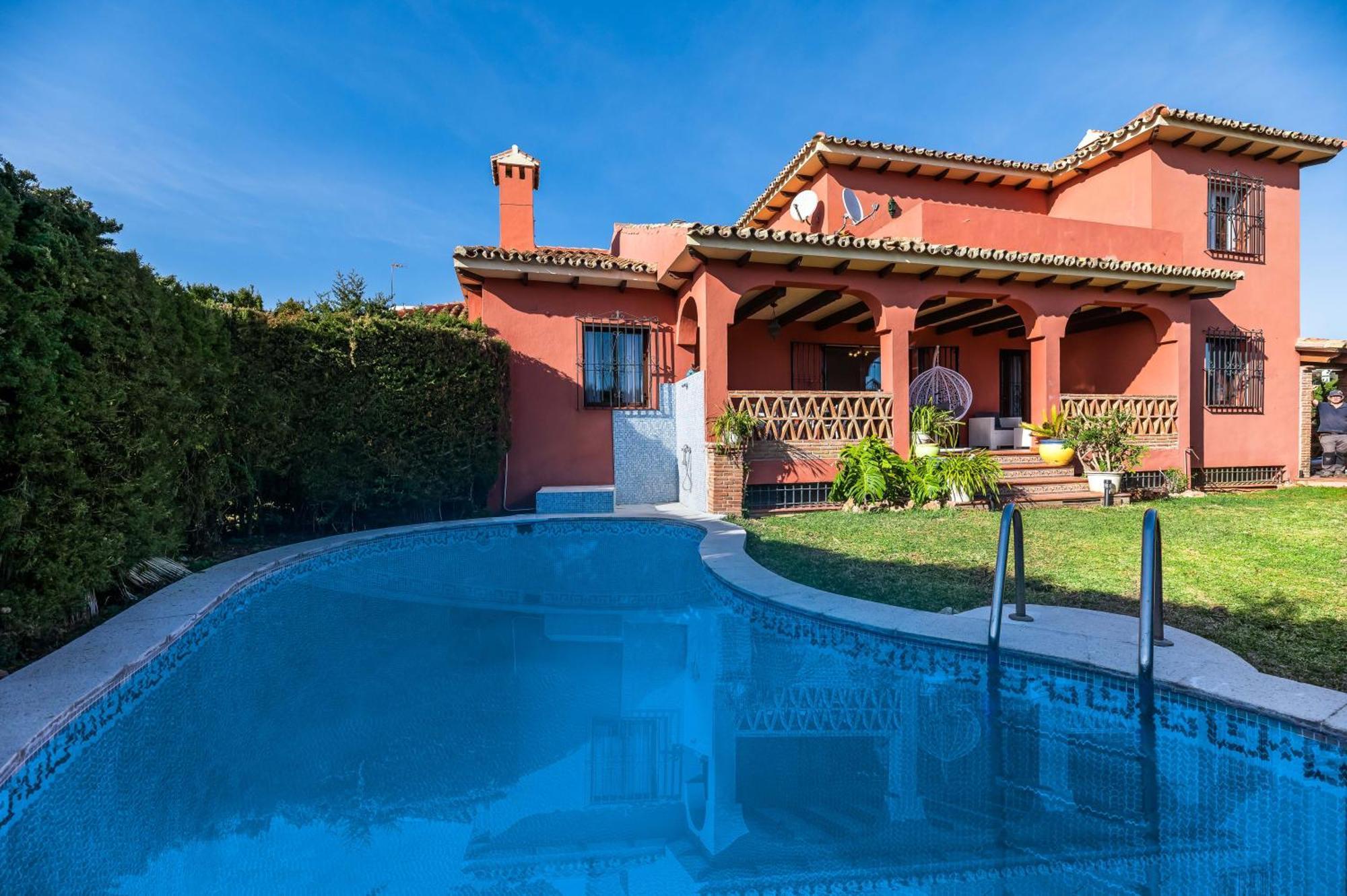 Apartment Classic 5 Bdrm Andalucian W Pool & Sea View Marbella