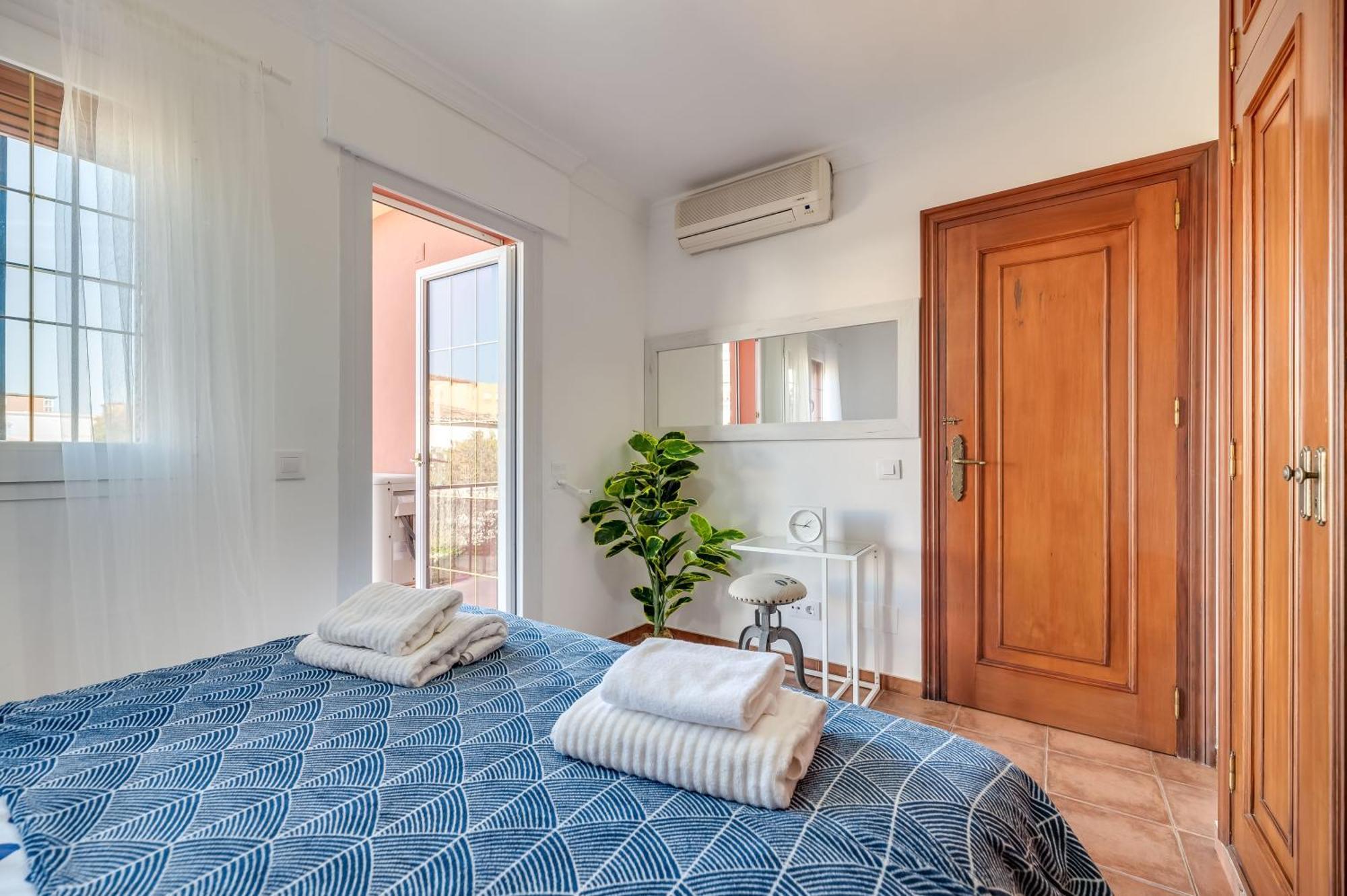 Classic 5 Bdrm Andalucian W Pool & Sea View Apartment Marbella